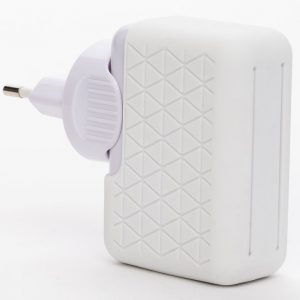 CARGADOR BLUESTORK UNIVERSAL SIN CABLE 4 PUERTOS USB 2,1A BLANCO